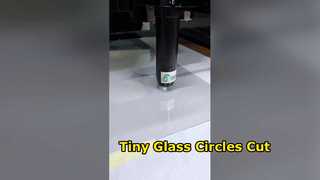 Κοπή παρτίδας μικρών κύκλων 1 mm από εξαιρετικά διαυγές γυαλί